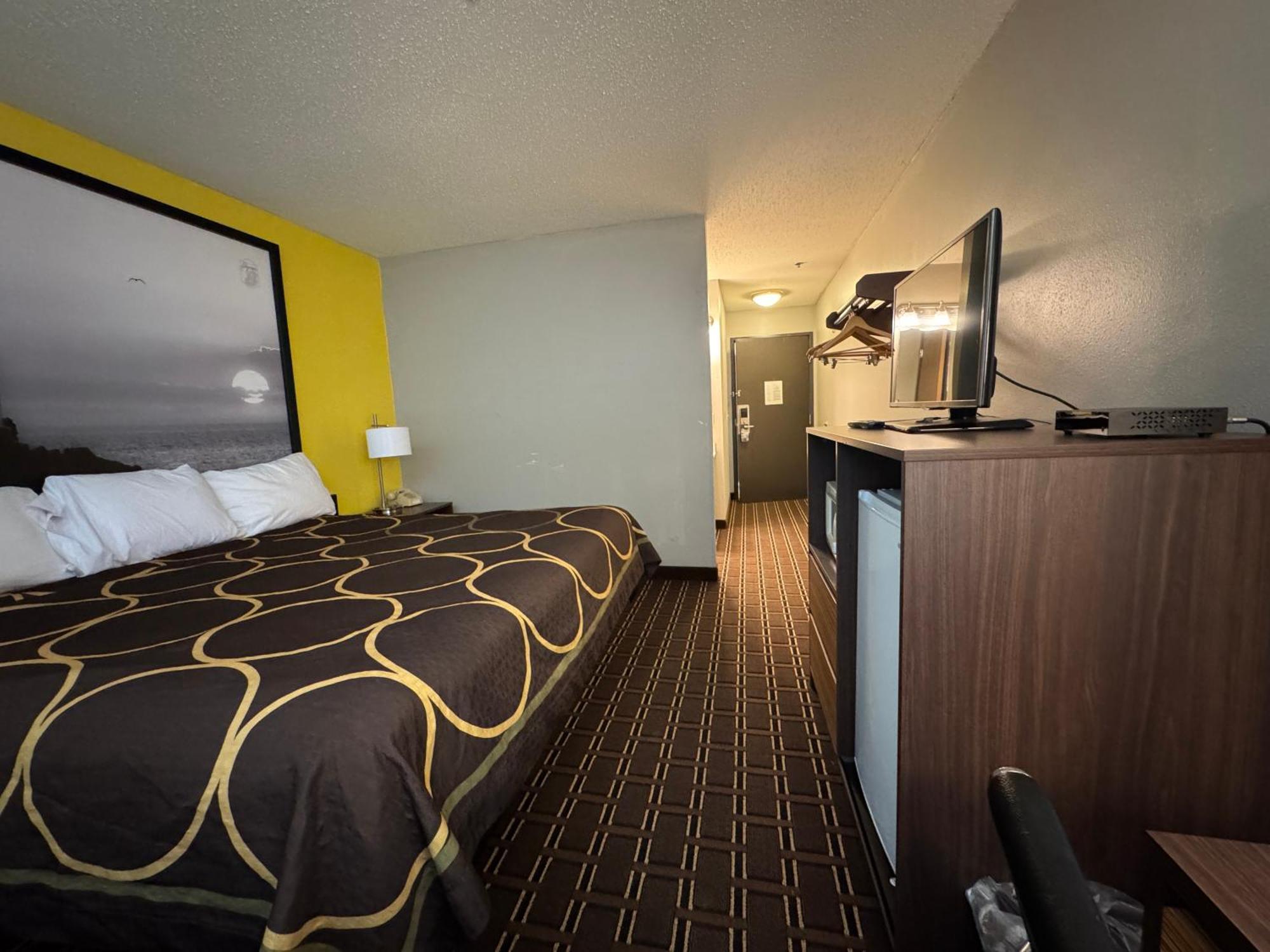 Super 8 By Wyndham Reedsburg Hotel Exterior photo